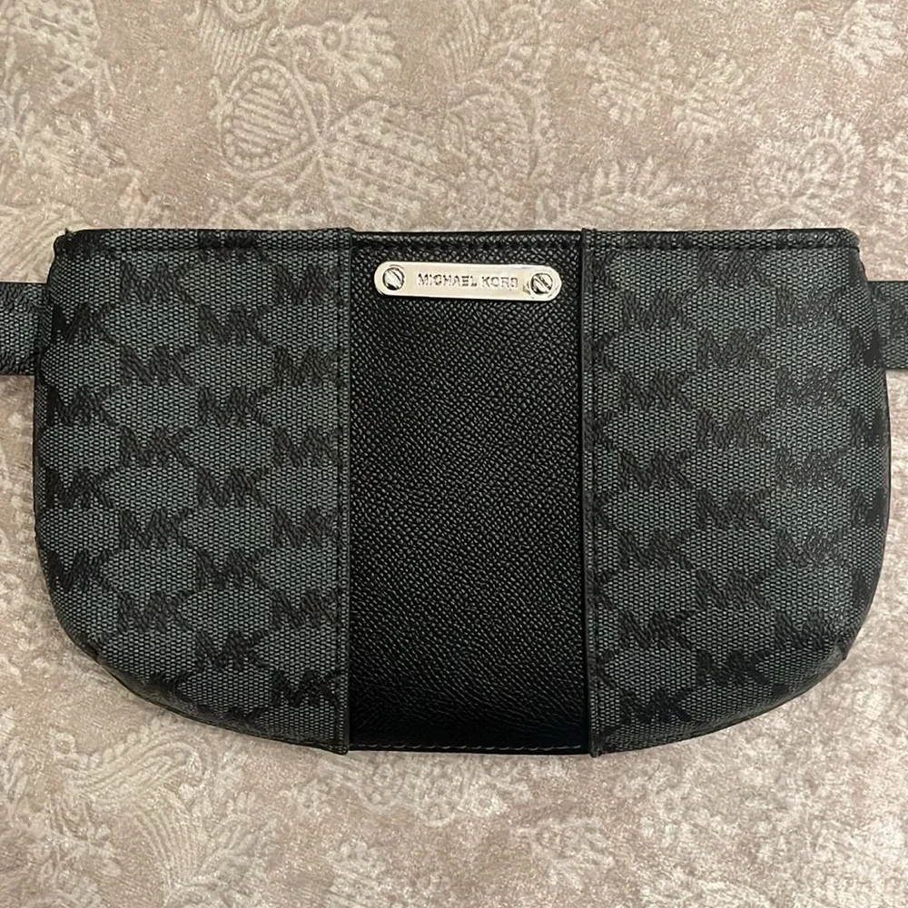 Brand New Michael Kors Black Zippered Belt Bag Fanny Pack w/ Silver Tone Accents